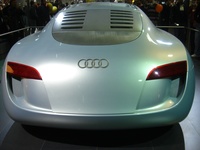 2004-Audi-RSQ-Concept-03