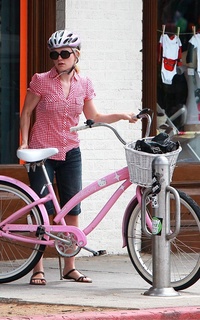 Hello Kitty Anna Paquin Bike