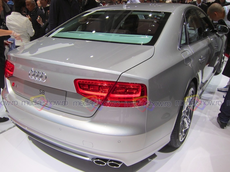 Audi S8 - rear angle