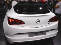Opel Astra OPC - rear view