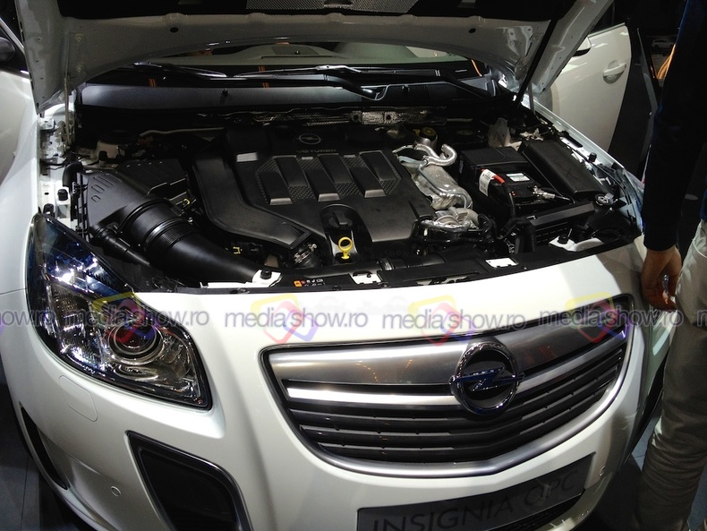 Opel Insignia OPC engine view - v6 turbo
