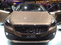 Volvo V40 Cross Country - front view