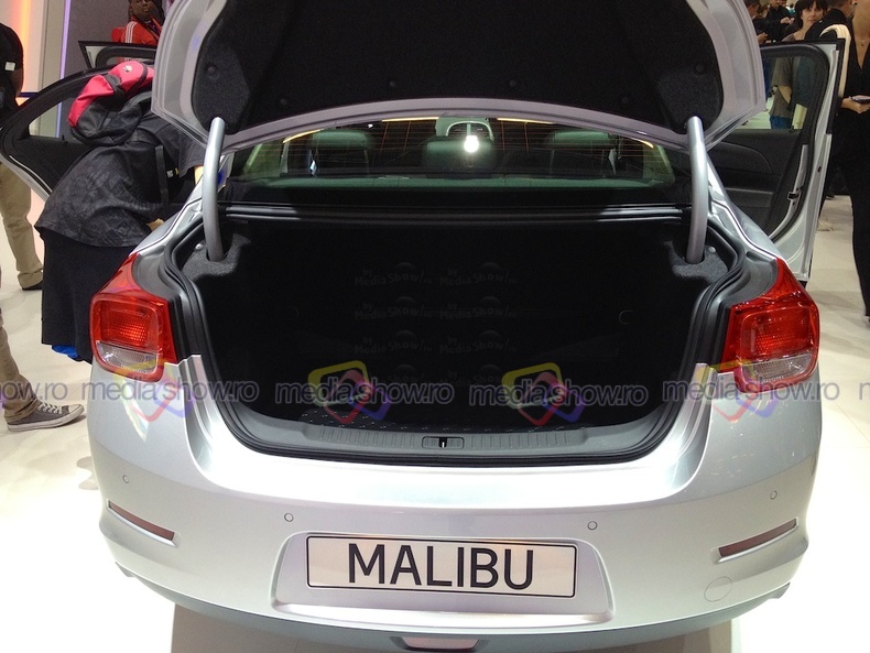Chevrolet Malibu LTZ - open trunk