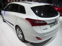 Hyundai i30 2012 station wagon - rear view