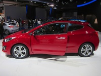 Hyundai i30 2012 - side view