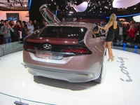 Hyundai i-oniq Concept - rear angle view