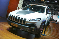 2016 Jeep Cherokee 4x4 - Front Angle View