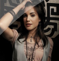 Carly Pope 01